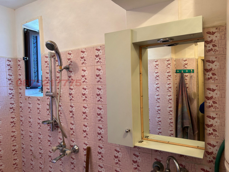 Продава КЪЩА, с. Ловец, област Търговище, снимка 8 - Къщи - 52770922