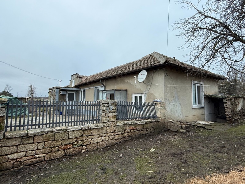 Продава КЪЩА, с. Гурково, област Добрич, снимка 2 - Къщи - 53225655