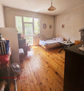 2 dormitoare Țentâr, Sofia