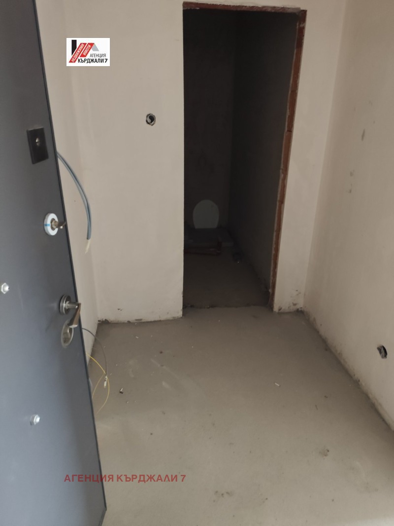 Продава 2-СТАЕН, гр. Кърджали, Възрожденци, снимка 8 - Апартаменти - 53185263