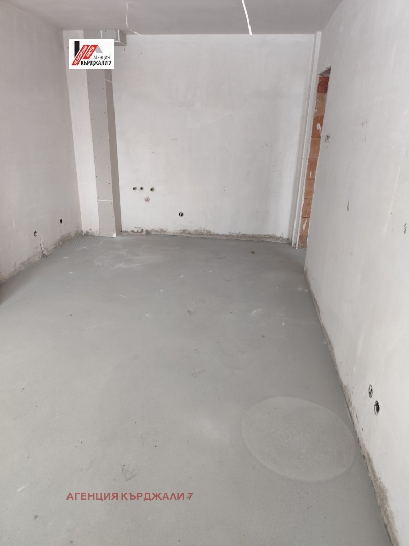 Продава 2-СТАЕН, гр. Кърджали, Възрожденци