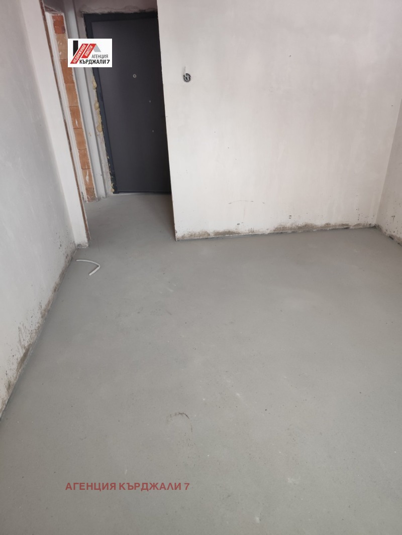 Продава 2-СТАЕН, гр. Кърджали, Възрожденци, снимка 2 - Апартаменти - 53185263