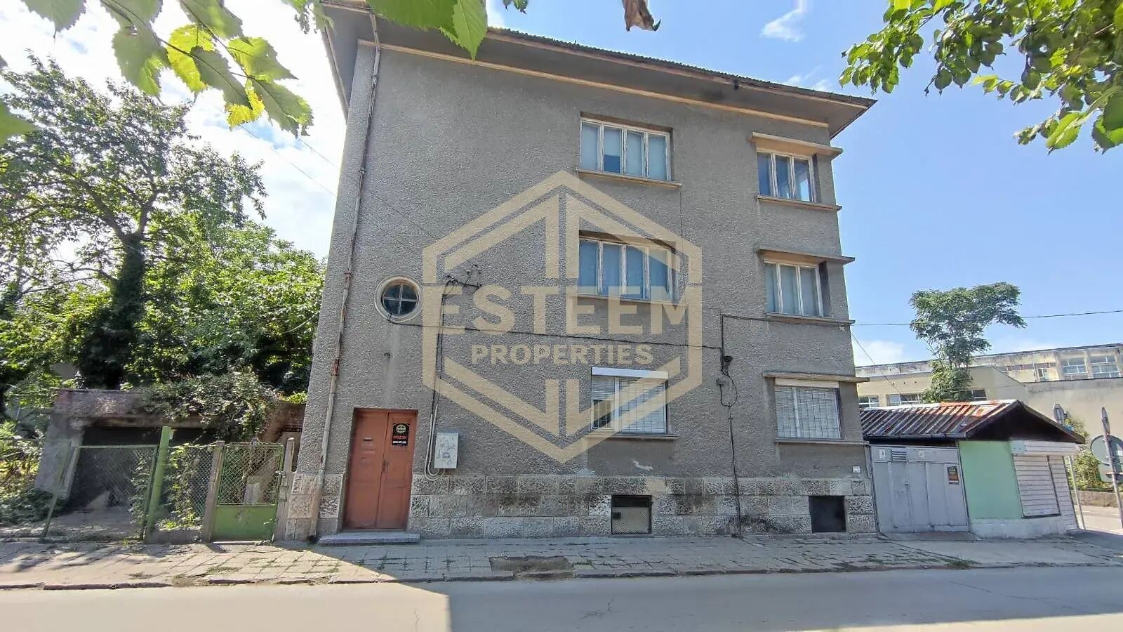 Продава МНОГОСТАЕН, гр. Русе, Широк център