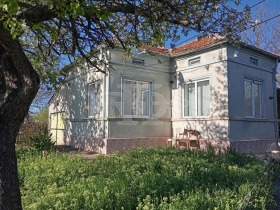 Продава къща област Добрич с. Богдан - [1] 