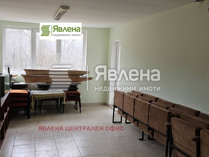 Продава  Хотел област София , с. Правешка Лакавица , 6580 кв.м | 35031522 - изображение [14]