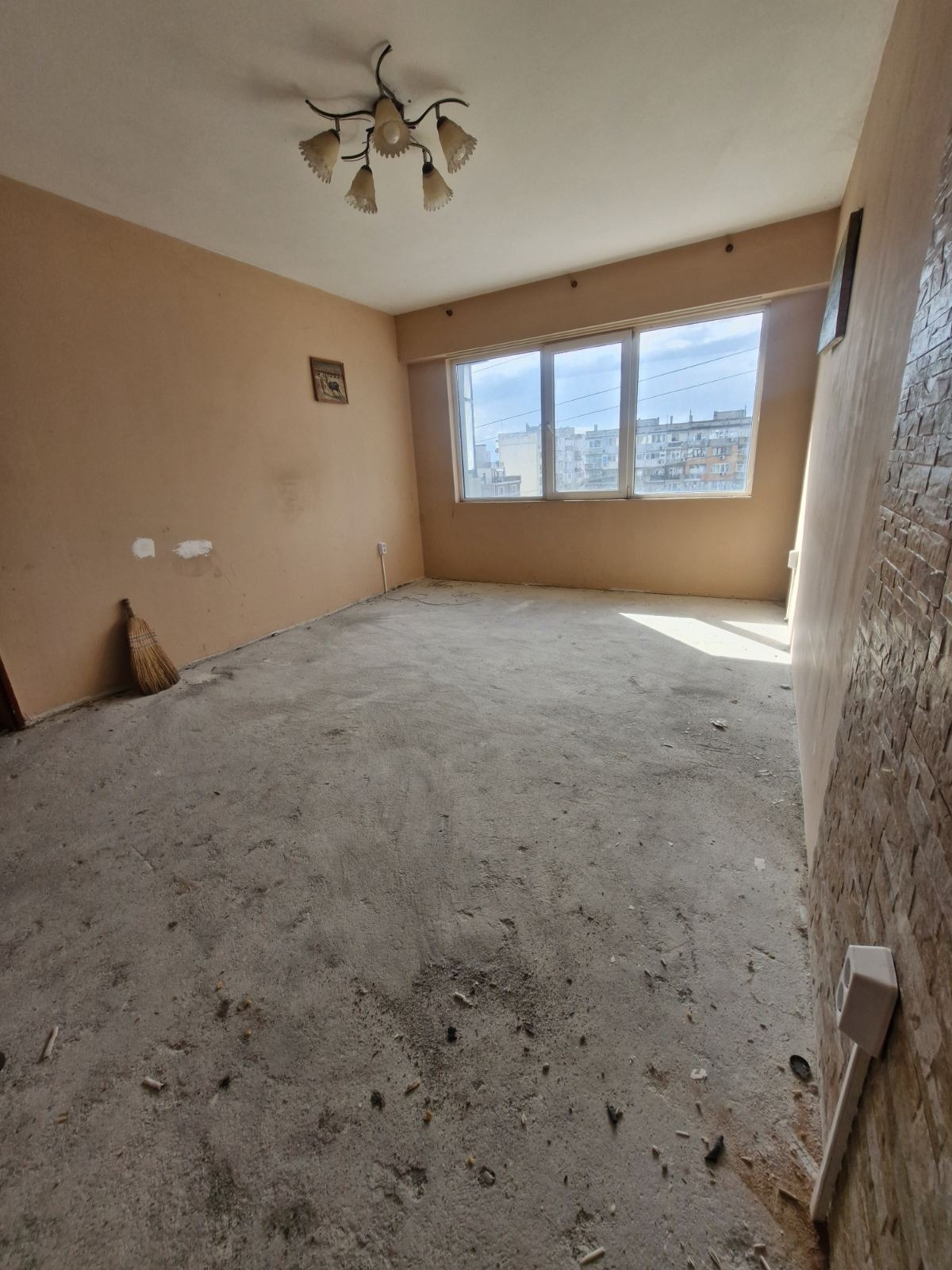 Продава 1-СТАЕН, гр. Варна, Възраждане 3