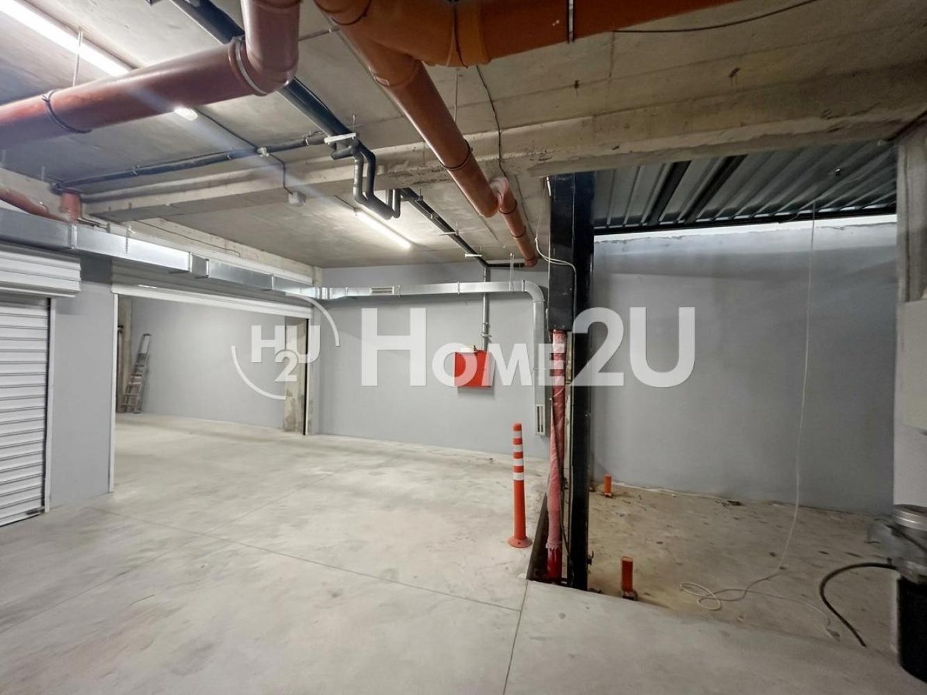 Продава ГАРАЖ, ПАРКОМЯСТО, гр. Варна, Гранд Мол, снимка 3 - Гаражи и паркоместа - 56091756
