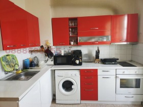 3-стаен град Варна, Погреби