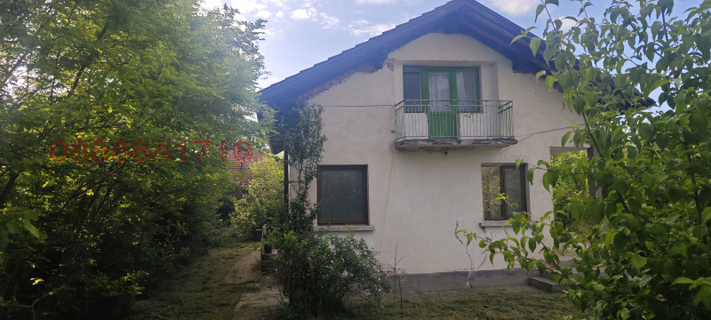 Продава КЪЩА, с. Карлуково, област Ловеч