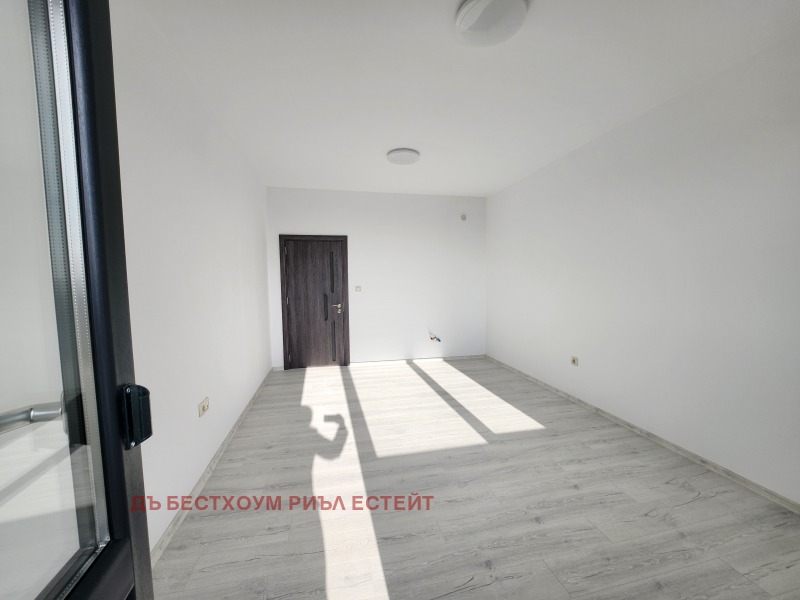 Продава 3-СТАЕН, гр. Варна, Базар Левски