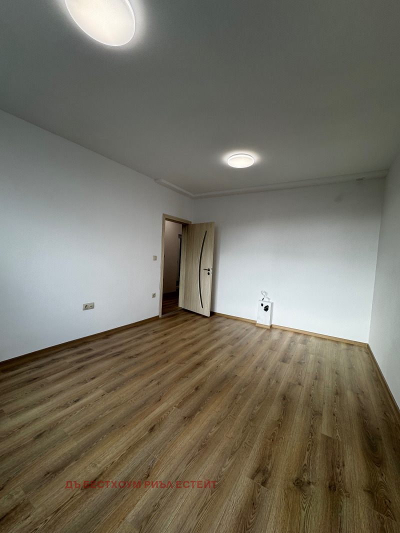 Продава 3-СТАЕН, гр. Варна, Базар Левски