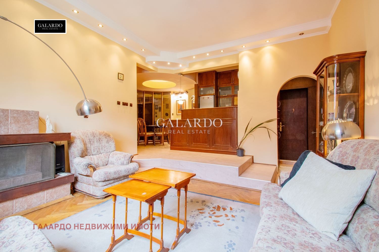 Продава 3-СТАЕН, гр. София, Център, снимка 2 - Апартаменти - 53992674