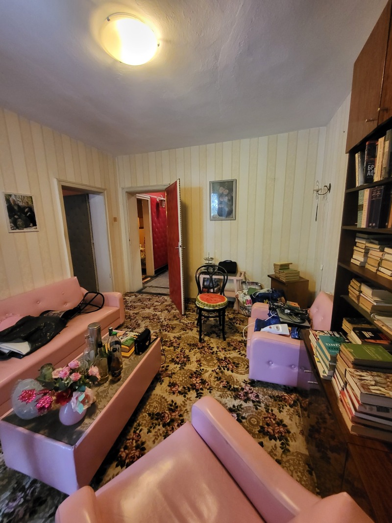 En venta  2 dormitorios Pleven , 9-ti kvartal , 95 metros cuadrados | 14065237