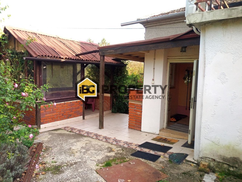 Продава КЪЩА в област Добрич, с. Батово - 204 кв.м / 92 990 € » 181 872.63 лв., АЙБИДЖИ ПРОПЕРТИ