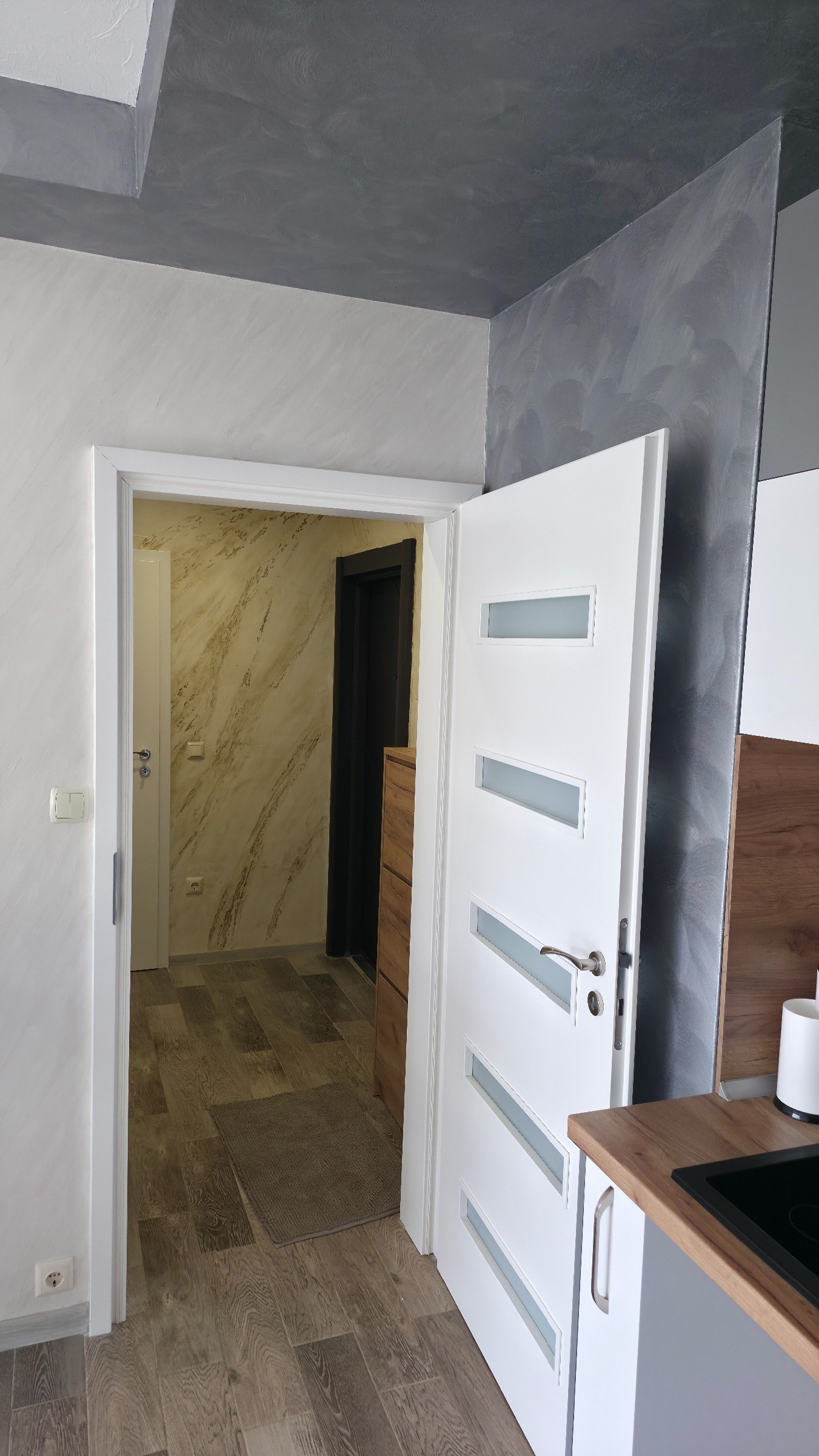 Продава 2-СТАЕН, гр. Перник, Изток, снимка 3 - Апартаменти - 55408744