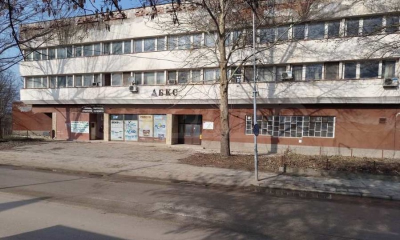 Продава ПРОМ. ПОМЕЩЕНИЕ в област Велико Търново, гр. Свищов - 8340 кв.м / 515 000 € » 1 007 252.45 лв., СУПРИММО ОФИСИ В СТРАНАТА