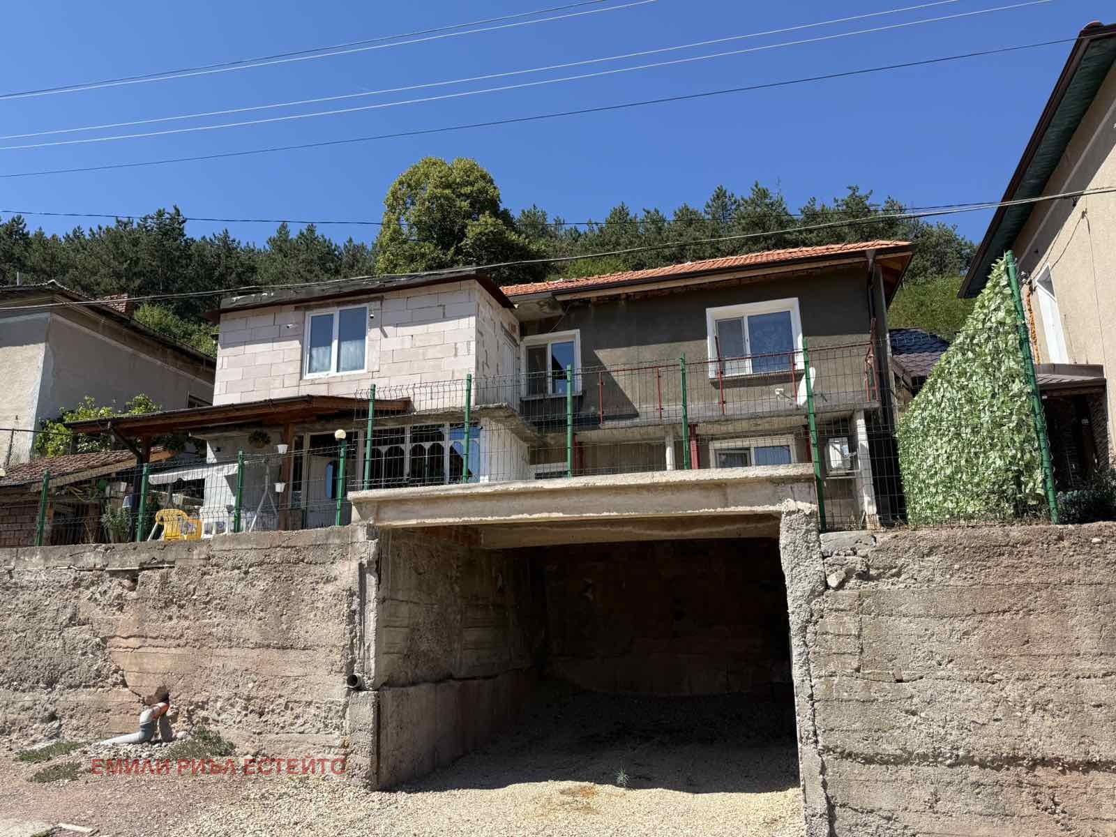 Продава КЪЩА, с. Зверино, област Враца, снимка 2 - Къщи - 56030049