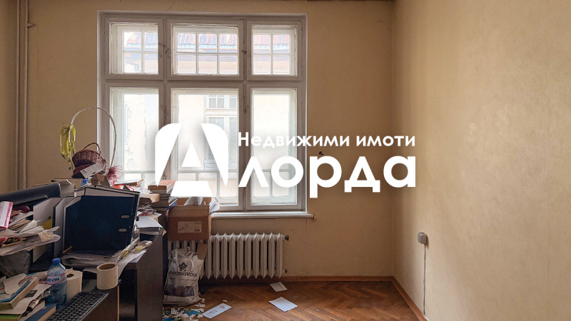 Продава МНОГОСТАЕН, гр. София, Център, снимка 2 - Апартаменти - 52803197