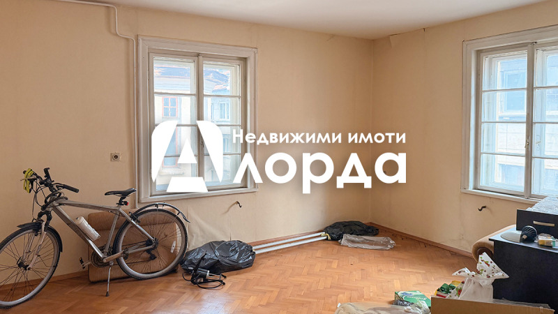 Продава МНОГОСТАЕН, гр. София, Център