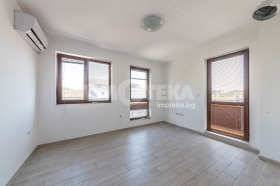 1 Schlafzimmer Ljatno kino Trakija, Warna