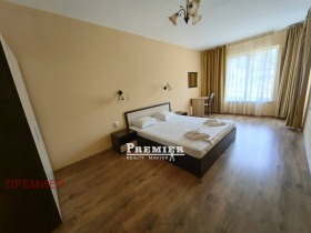 1 quarto k.k. Slantchev briag, região Burgas