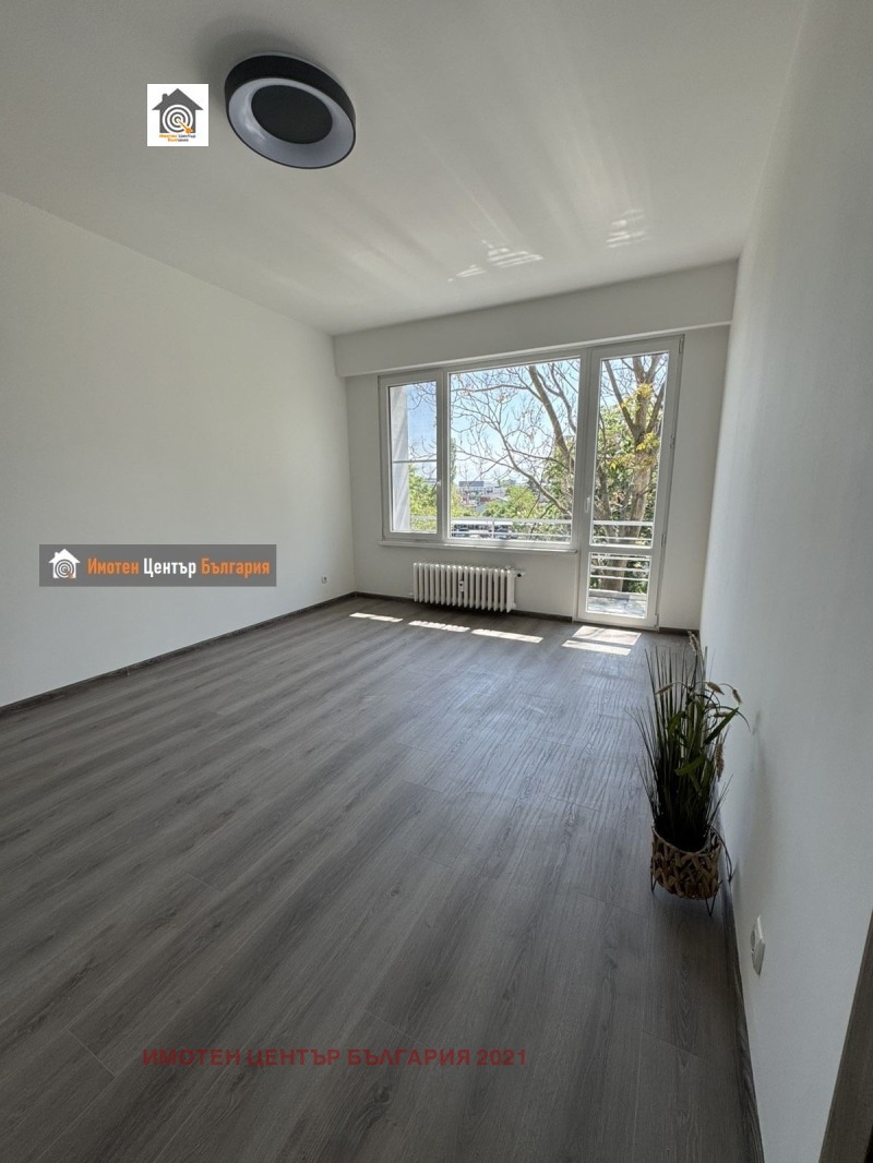 Na prodej  1 ložnice Sofia , Svoboda , 67 m2 | 57923453 - obraz [2]