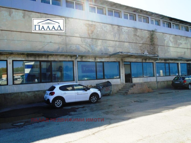 Продава  Пром. помещение град Варна , Западна промишлена зона , 8600 кв.м | 24148351