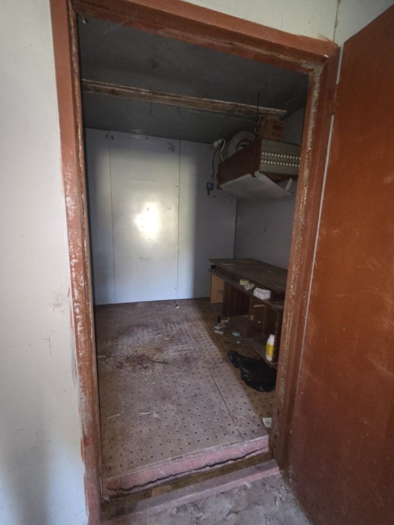 Продава ПРОМ. ПОМЕЩЕНИЕ, с. Ваксево, област Кюстендил, снимка 13 - Производствени сгради - 52293621