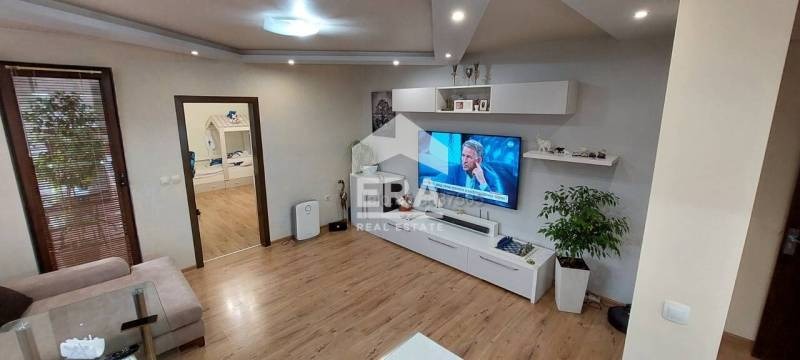 Продава  3-стаен град Хасково , Център , 95 кв.м | 76320871