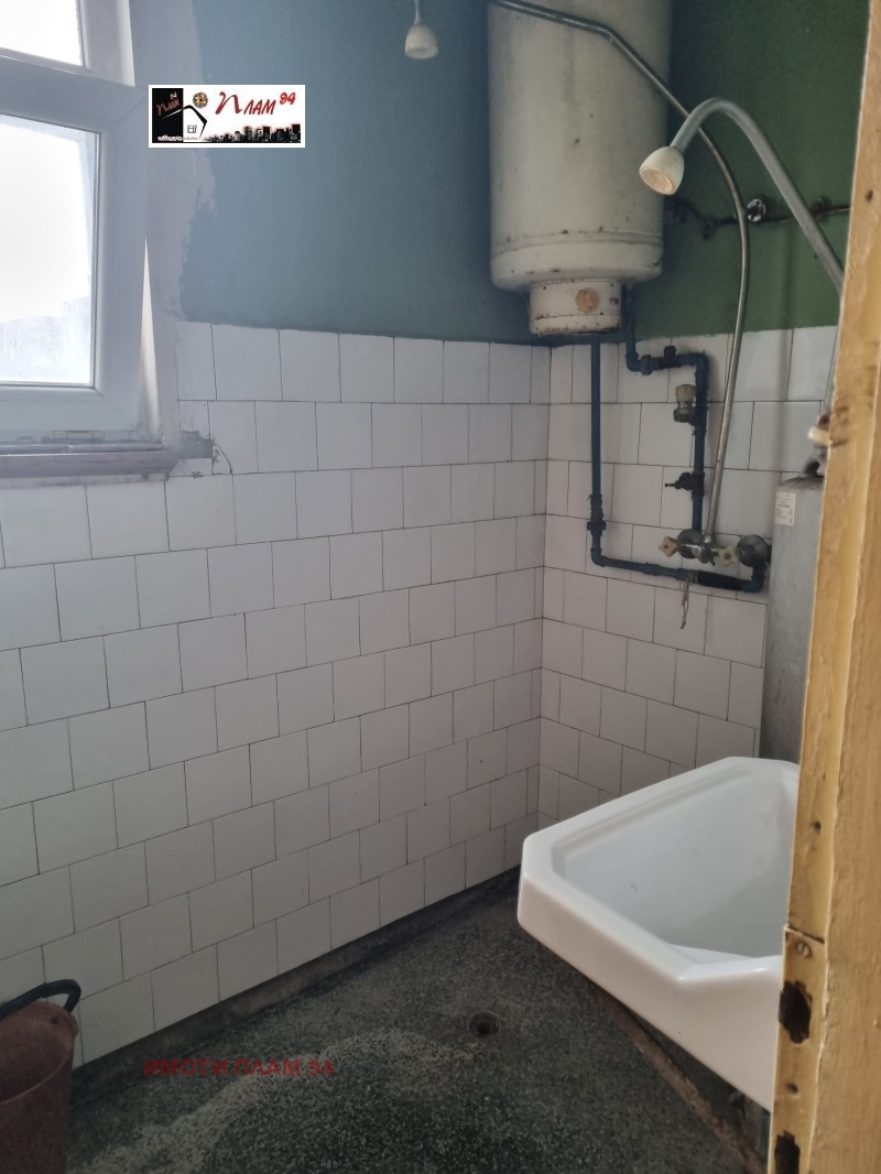 Продава ЕТАЖ ОТ КЪЩА, гр. Нови пазар, област Шумен, снимка 11 - Етаж от къща - 52690656