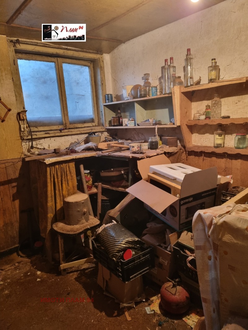 Продава ЕТАЖ ОТ КЪЩА, гр. Нови пазар, област Шумен, снимка 12 - Етаж от къща - 52690656