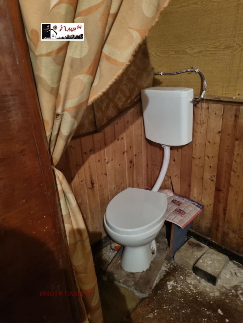 Продава ЕТАЖ ОТ КЪЩА, гр. Нови пазар, област Шумен, снимка 14 - Етаж от къща - 52690656