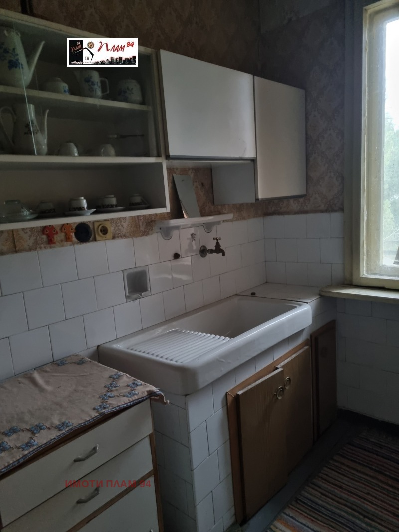 Продава ЕТАЖ ОТ КЪЩА, гр. Нови пазар, област Шумен, снимка 8 - Етаж от къща - 52690656