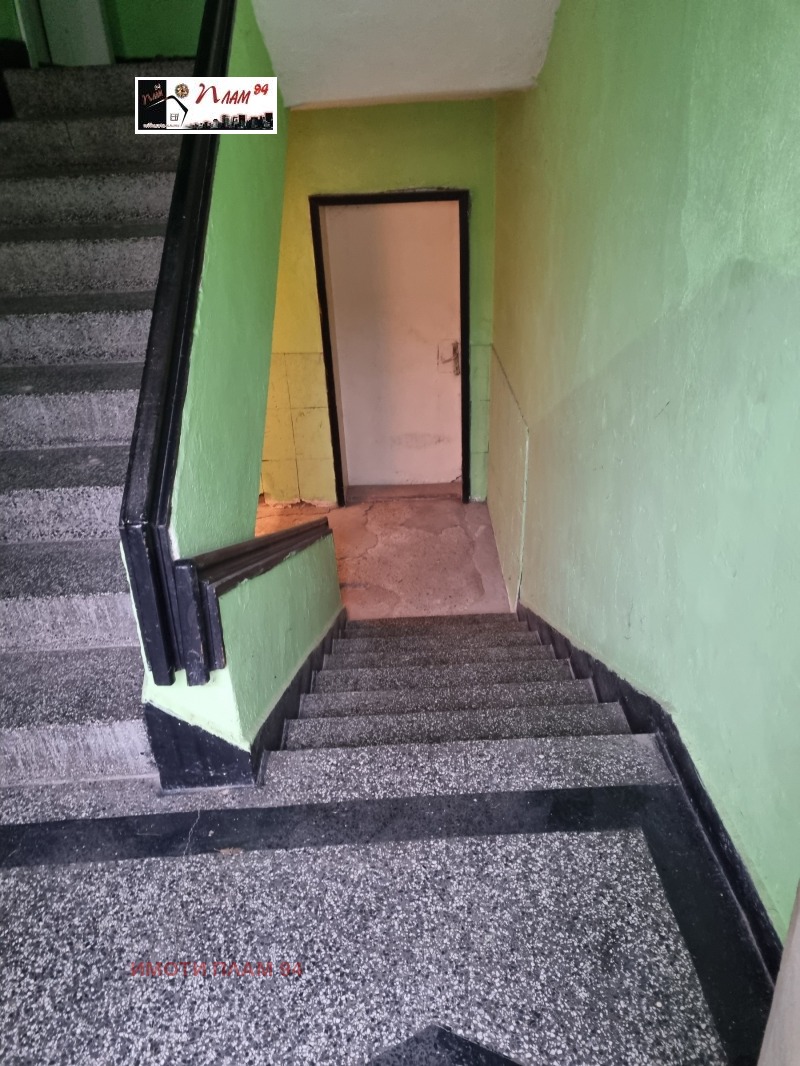 Продава ЕТАЖ ОТ КЪЩА, гр. Нови пазар, област Шумен, снимка 2 - Етаж от къща - 52690656