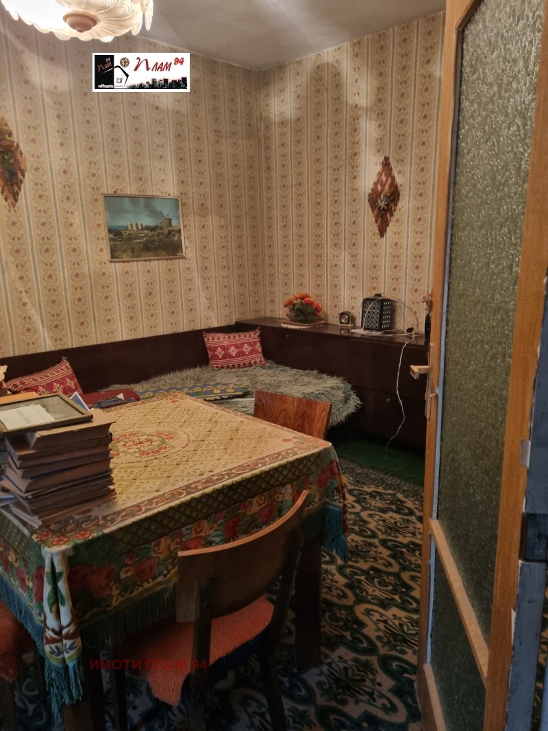 Продава ЕТАЖ ОТ КЪЩА, гр. Нови пазар, област Шумен, снимка 6 - Етаж от къща - 52690656