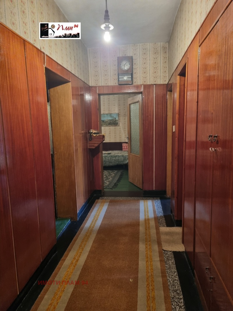 Продава ЕТАЖ ОТ КЪЩА, гр. Нови пазар, област Шумен, снимка 5 - Етаж от къща - 52690656