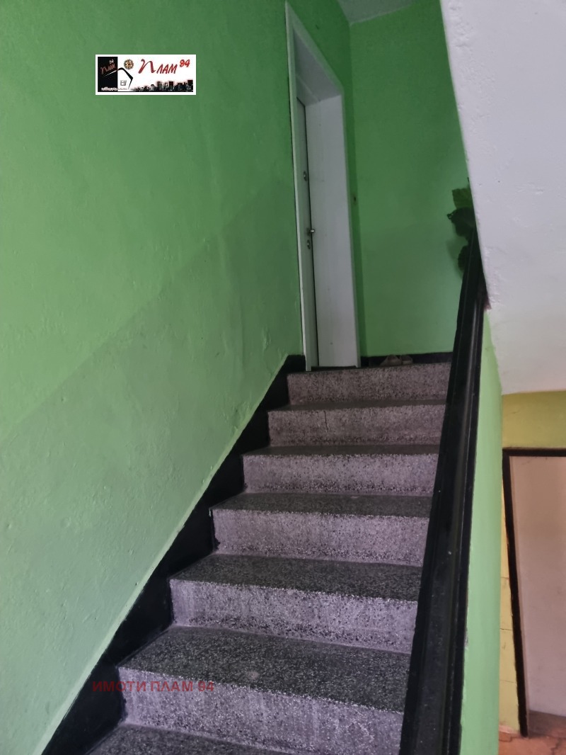 Продава ЕТАЖ ОТ КЪЩА, гр. Нови пазар, област Шумен, снимка 3 - Етаж от къща - 52690656