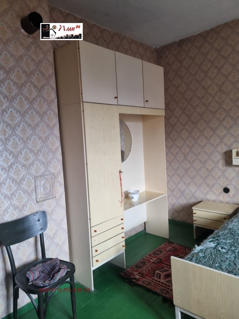 Продава ЕТАЖ ОТ КЪЩА, гр. Нови пазар, област Шумен, снимка 10 - Етаж от къща - 52690656