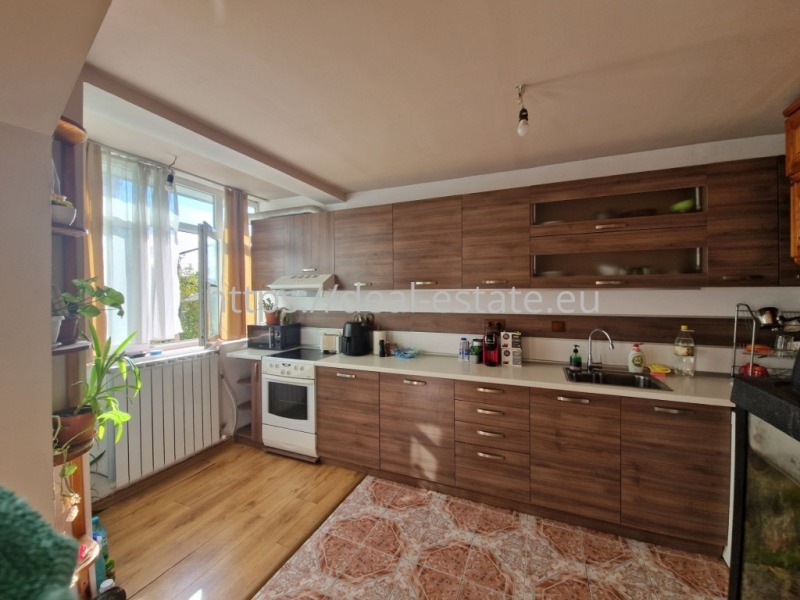 Продава МНОГОСТАЕН, гр. Благоевград, Широк център