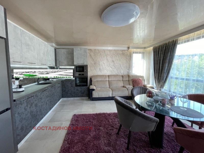 In vendita  1 camera da letto Plovdiv , Mladegki Halm , 72 mq | 74481192
