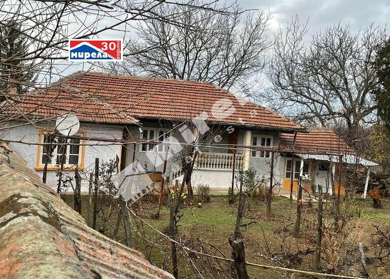 Продава  Къща, област Велико Търново, с. Хотница • 61 000 EUR • ID 74201778 — holmes.bg - [1] 
