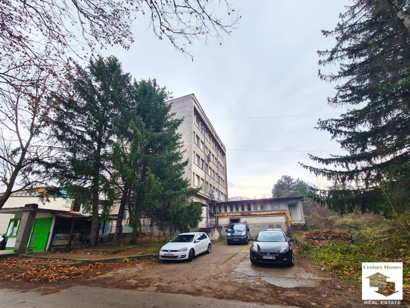 Продава ПРОМ. ПОМЕЩЕНИЕ, гр. Велико Търново, Бузлуджа, снимка 2 - Производствени сгради - 52601172