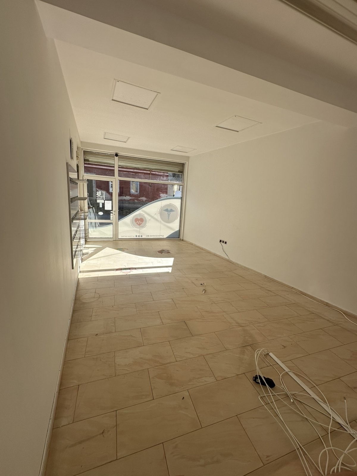 Продава МАГАЗИН, гр. Перущица, област Пловдив, снимка 2 - Магазини - 51249093