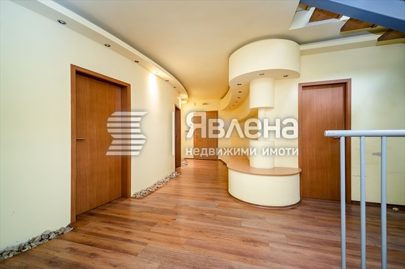 En venta  Oficina Sofia , Borovo , 142 metros cuadrados | 90920612