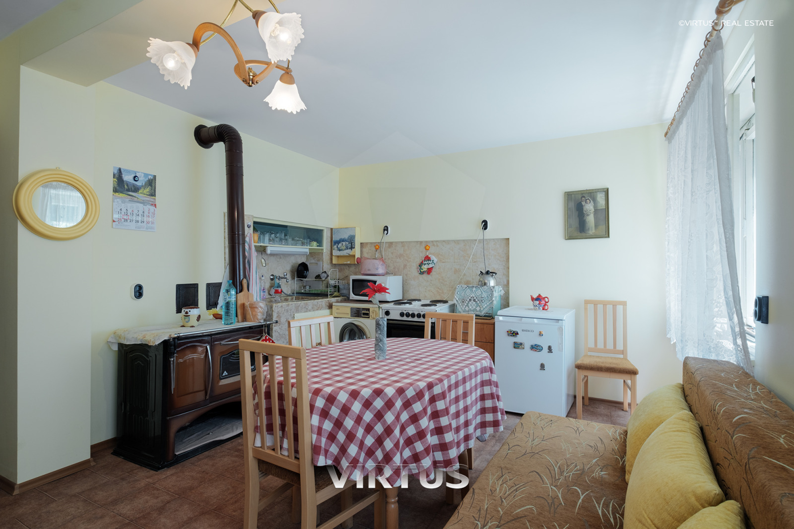 Продава КЪЩА, гр. Луковит, област Ловеч, снимка 4 - Къщи - 54669364