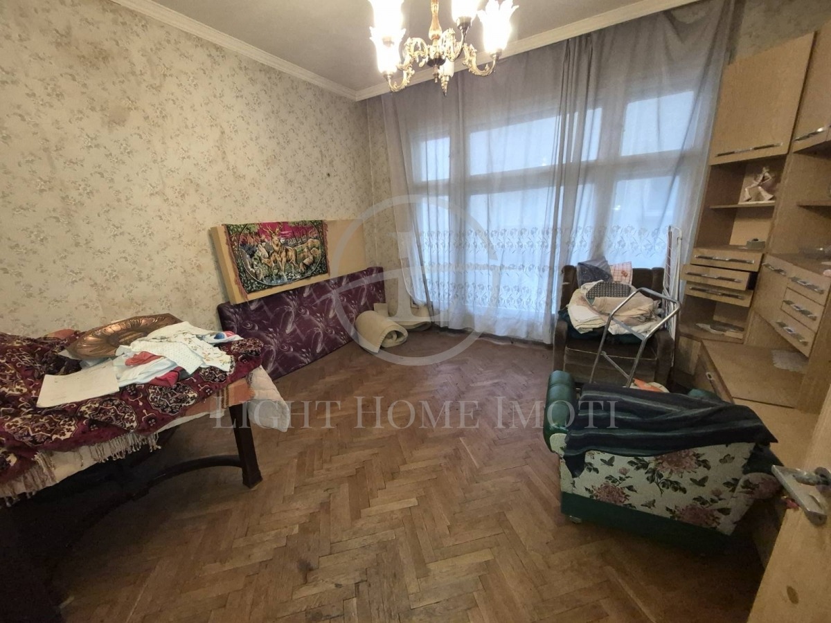Продава ЕТАЖ ОТ КЪЩА, гр. Пловдив, Център, снимка 6 - Етаж от къща - 56516254
