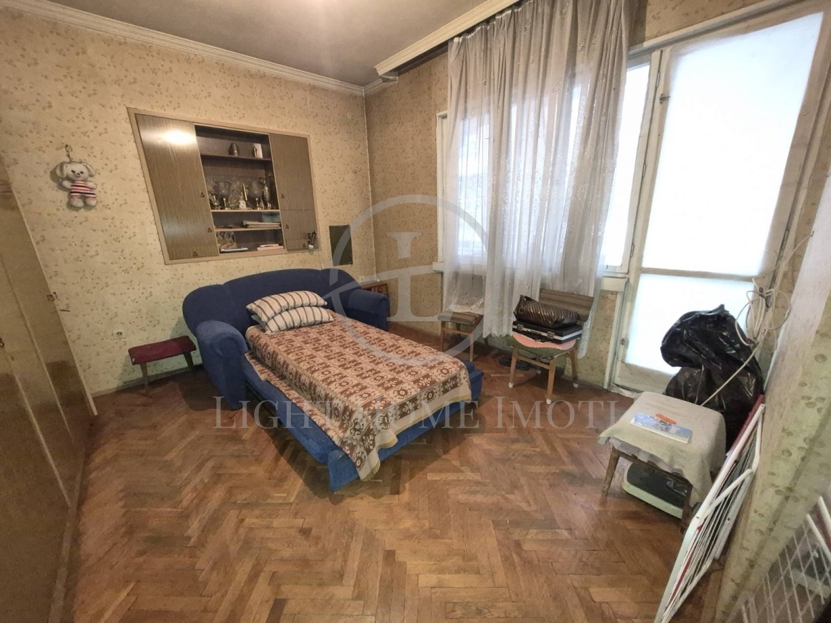 Продава ЕТАЖ ОТ КЪЩА, гр. Пловдив, Център, снимка 2 - Етаж от къща - 56516254