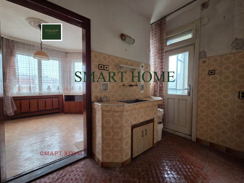 Продава МНОГОСТАЕН, гр. Велико Търново, Бузлуджа, снимка 2 - Апартаменти - 53021195