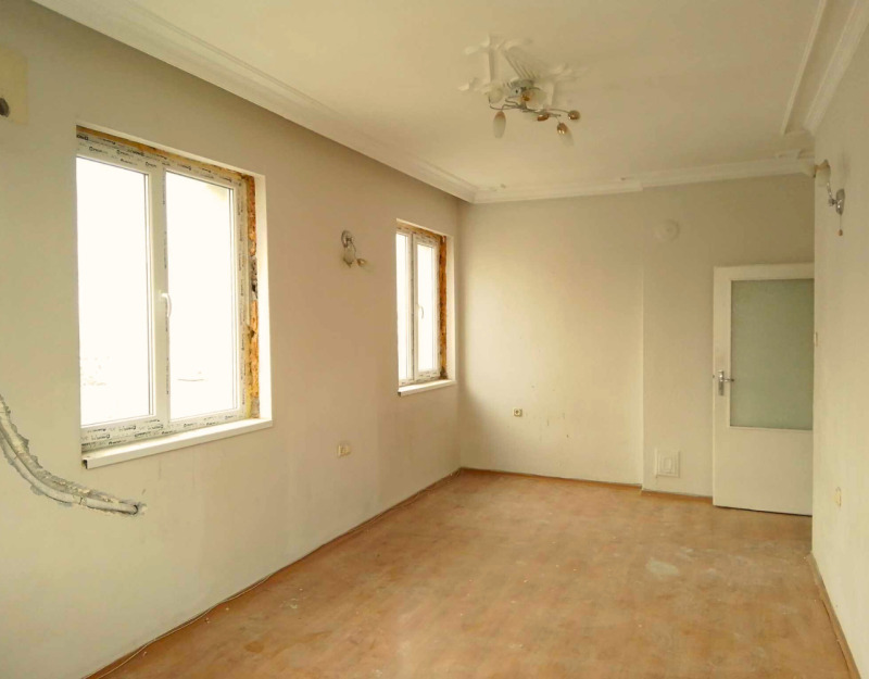 Продава  Етаж от къща град Пловдив , Гагарин , 107 кв.м | 98498596