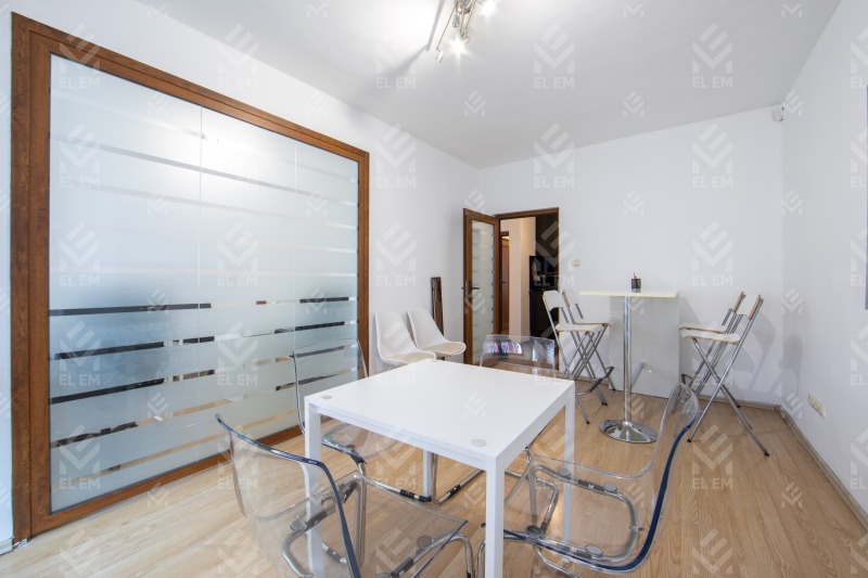 Продава 4-СТАЕН, гр. София, Център, снимка 2 - Апартаменти - 53454736